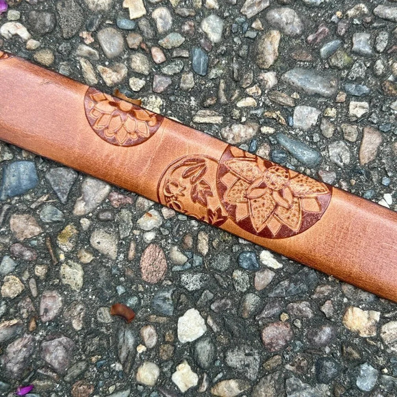 Martin Dingman Hand Tooled 100% Leather Made in USA Belt Silvertone Buckle - Picture 3 of 8